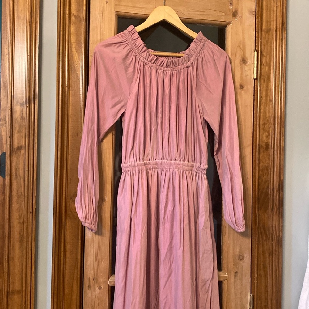 Buru dress. Can be worn on or off the shoulders. Generous fit! Worn once!